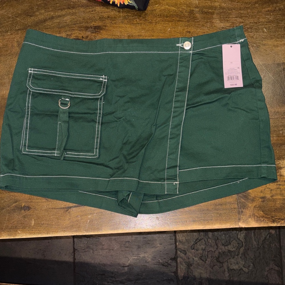 Green Women's Skort with Pocket Detail